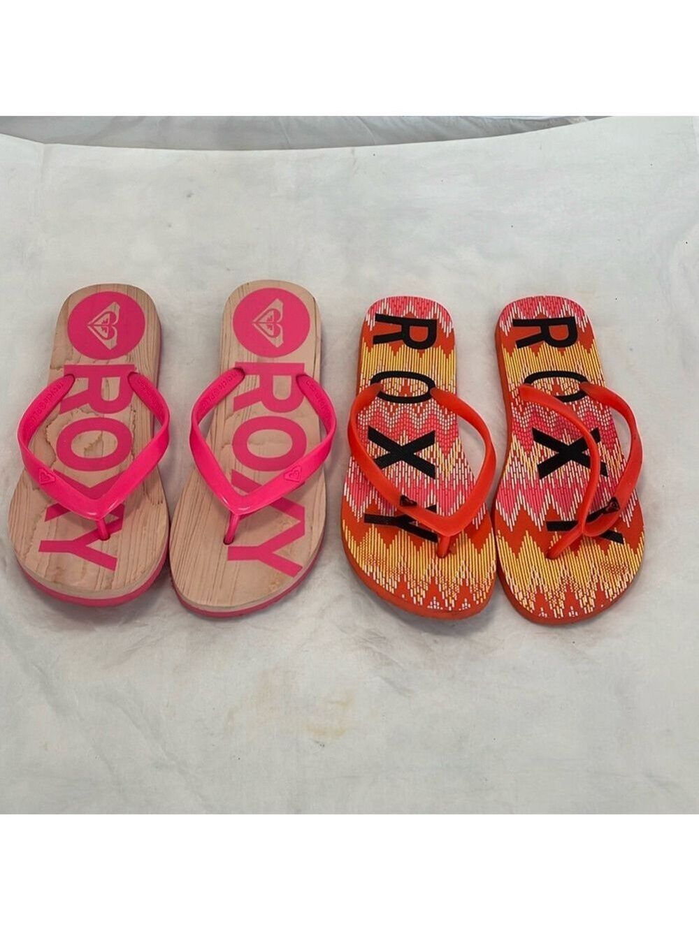 Roxy flip flops set of two
